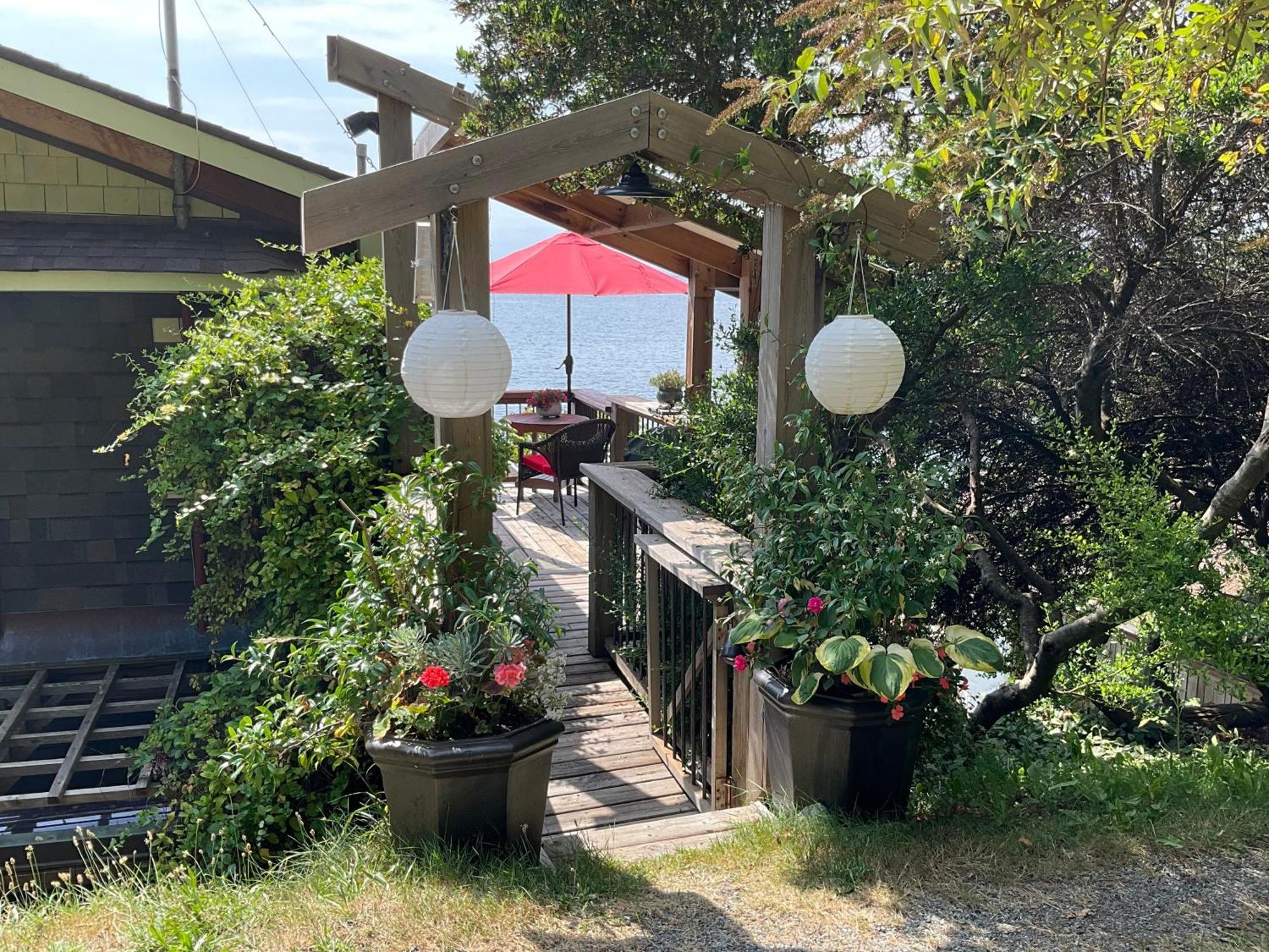 Blitz Beach House Oceanside Suite Powell River Exterior foto